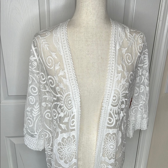 White Lace Kimono - Picture 2 of 9